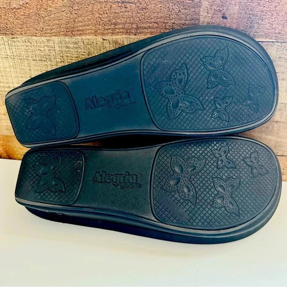 Alegria Classic Houndstooth Maxi Clogs - Picture 8 of 8